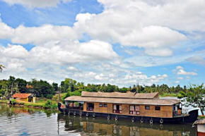 2-BR houseboat for family stay, by GuestHouser
